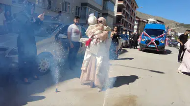 Jandarma aracı, şehidin oğlu için 'sünnet arabası' oldu