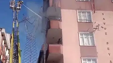 İstanbul-Esenyurt'ta 4 katlı binanın çatı katı alev alev yandı