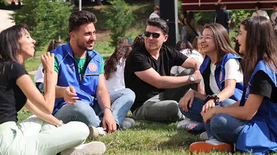 Bakan Bak’tan ‘Gençlik Yaz Okulları’ müjdesi