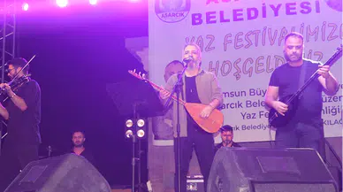 Şarkıcı Ali Kınık, Asarcık Yaz Festivali'nde sahne aldı