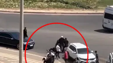 Husumetli ailelerin kavgası kamerada: 2 yaralı