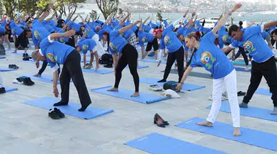 Yoga severler 10’uncu Uluslararası Yoga Günü'nde Sarayburnu’nda bir araya geldi 