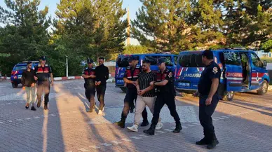 Çorum'da yorgun merminin isabet ettiği 2 kişinin yaralanmasıyla ilgili 3 zanlı yakalandı