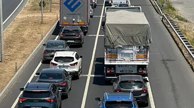 Tekirdağ'dan İstanbul yönüne araç yoğunluğu bugün de sürüyor