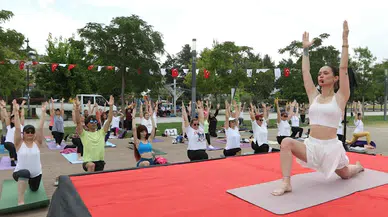 Yoga tutkunları Bayraklı’da buluştu  
