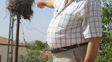 Ömrünü tamamlayan elektrik direği, 40 yıldır leyleklere yuva oluyor