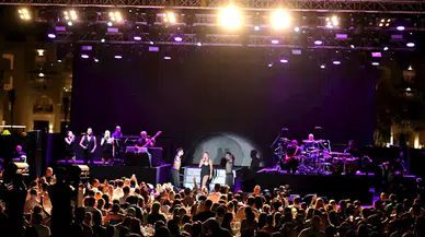 Hadise, Şarm El Şeyh’te 4 bin kişiye konser verdi