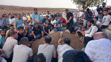 Diyarbakır'daki yangında ölen amca ve yeğen, yan yana toprağa verildi