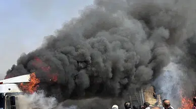 Şanlıurfa'da saman yüklü TIR yandı