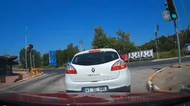 Kocaeli'de iki otomobil kavşakta çarpıştı: 5 yaralı (2)