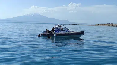 Van Gölü'nde kaybolan Ahmet, 'ROV' cihazı ile aranıyor