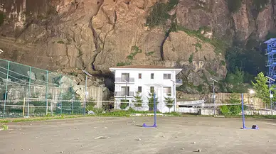 Rize'deki toprak kayması cep telefonu kamerasıyla kaydedildi