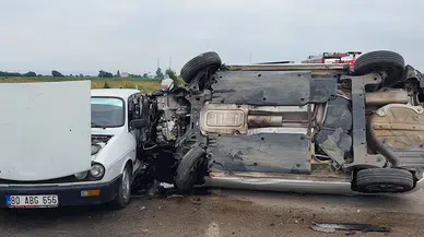 Kozan'da 3 aracın karıştığı kazada 3 kişi yaralandı