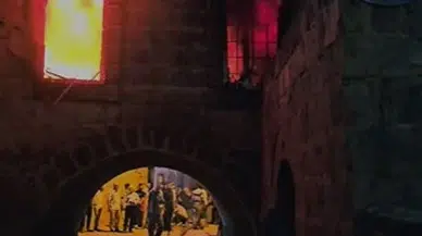 Annesi ve eşi içerideyken evi ateşe verip kapıyı kilitledi: 1'i ağır 2 yaralı