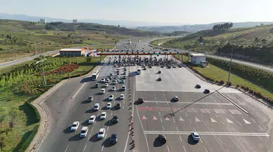 Bakan Uraloğlu: Kurban Bayramı'nda otoyollardan 21,6 milyon araç geçti