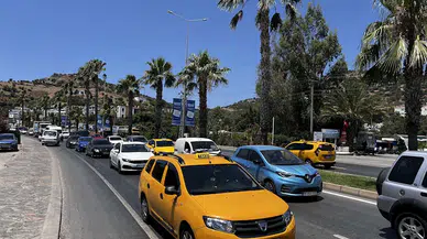 Tatilciler dönüyor; Bodrum'dan son 60 saatte yaklaşık 100 bir araç çıkış yaptı