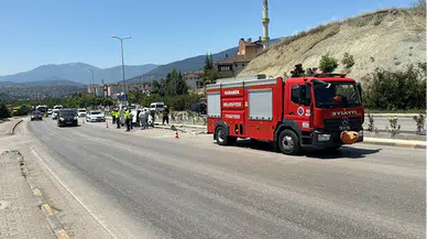 Karabük'te aydınlatma direğine çarpan otomobilin sürücüsü yaralandı