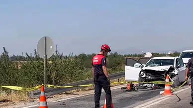 İzmir'de iki otomobil çarpıştı; karı- koca öldü, 7 yaralı