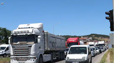 Samsun-Ankara kara yolu Havza geçişinde bayram dönüşü yoğunluğu