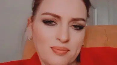 Tartıştığı eski eşinin boğazını kesip, başında bekledi