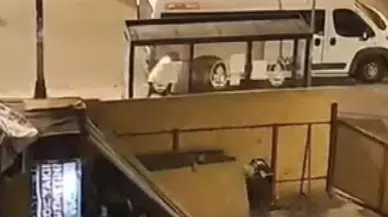 İstanbul-Bahçelievler'de felçli babasını eve gelmediği için darbetti; o anlar kamerada