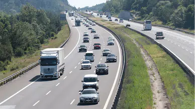 Anadolu Otoyolu'nun Bolu ve Düzce kesiminde tatil dönüşü hareketliliği sürüyor