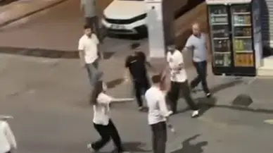 İstanbul-Sultangazi'de satırlı bıçaklı kavga kamerada