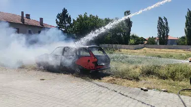 Çorum’da yanan otomobil kullanılamaz hale geldi