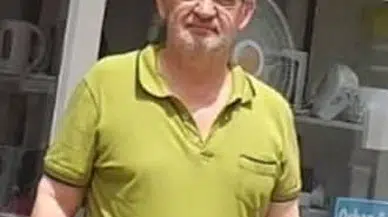 Sürücüsünün seyir halindeyken kapısını açtığı minibüsten düşen yolcu 16 gün sonra öldü