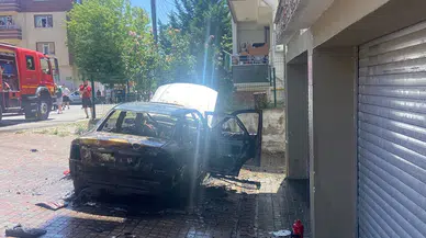 Bolu'da tamir edildiği sırada yangın çıkan otomobil kullanılamaz hale geldi