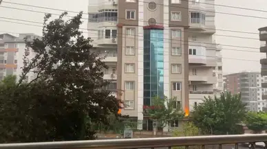 Şanlıurfa'da fırtına ve şiddetli yağış; çatılar uçtu, ağaçlar kırıldı