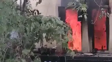 İş merkezinde çıkan yangında 4 iş yeri zarar gördü