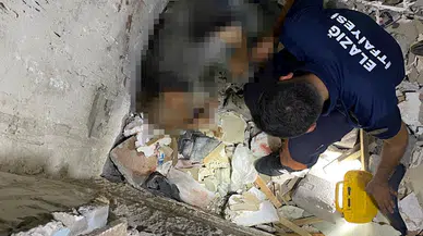 Ağır hasarlı binada asansör boşluğuna düşüp, öldü