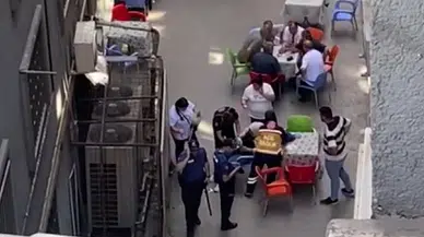 Çay ocağında oturan kadın, eski sevgilisinin bıçaklı saldırısında yaralandı