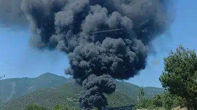 Amasya'da soğuk hava deposundaki yangın söndürülmeye çalışılıyor