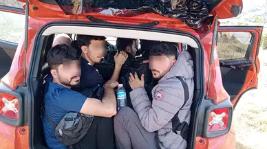Polisten kaçan otomobilde 9 kaçak göçmen çıktı