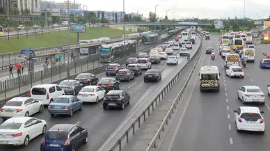 İstanbul - İstanbul'da bayram tatili sonrası ilk iş gününde trafik yoğunluğu 