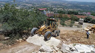 Tarsus Belediyesi, kırsal mahallelerin yollarını yeniliyor