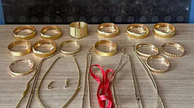 Kazara çöpe atılan 1 milyon 200 bin lira değerindeki ziynet eşyası sahibine teslim edildi