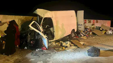 Elazığ'da istinat duvarına çarpan minibüsteki 1 kişi öldü, 7 kişi yaralandı