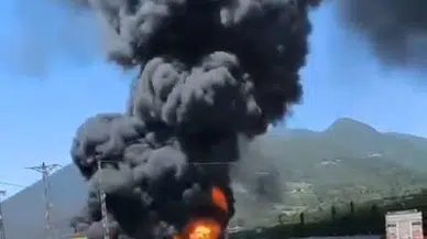 Soğuk hava deposunun bahçesindeki yangın, 3 saatte söndürüldü