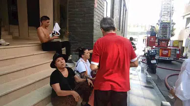 İstanbul - Şişli'de 5 katlı binada yangın; mahsur kalanlar var - 1