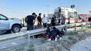 Dönüş yapan otomobille motosiklet çarpıştı; 2 yaralı