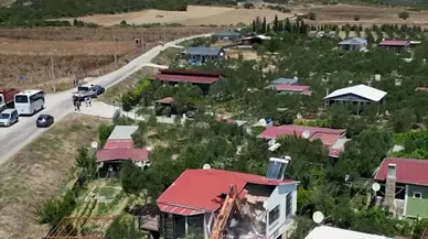 Seferihisar'da hobi bahçelerine yapılan evler yıkılıyor