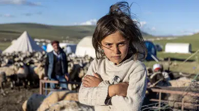 Göçerler Erzurum'un karlı yaylalarında yerini aldı