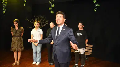 Ortahisar Belediye Başkanı Ahmet Kaya, Gençlerin Hayvan Sevgisi Tiyatrosuna Tam Not Verdi