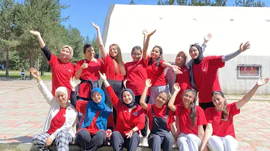 Sultangazi Belediyesi kız öğrencileri Kadıdağı Gençlik Kampı’nda ağırladı 