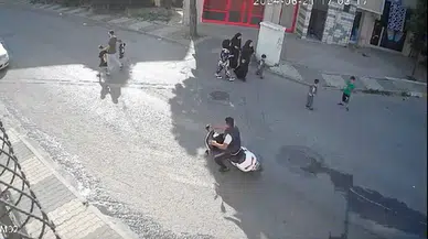 İstanbul- Sultanbeyli'de motosiklet sürücüsü, baba ve 2 çocuğuna çarptı