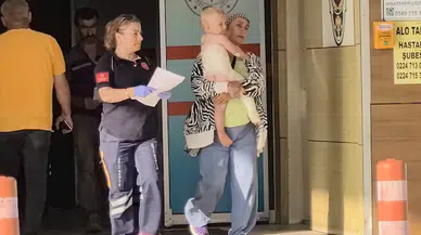 Çaydanlıktaki kaynar suyun üzerine devrildiği Kadir, yaralandı