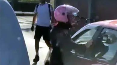 İstanbul-Avcılar’da kadın motosikletli, kendisini uyaran sürücüye saldırdı 